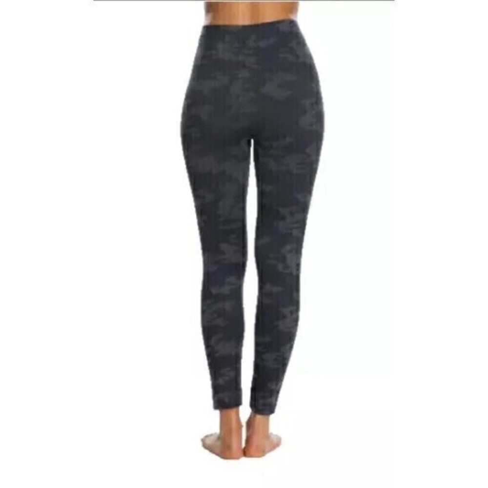 Spanx Look at Me Now Slimming Contouring Leggings Black Camo Size Small